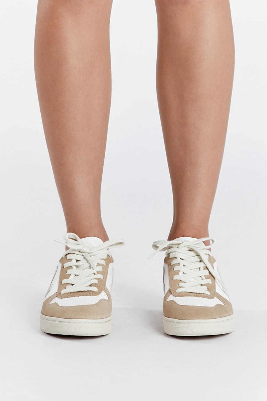 VEJA V-10 WHITE NATURAL SAHARA